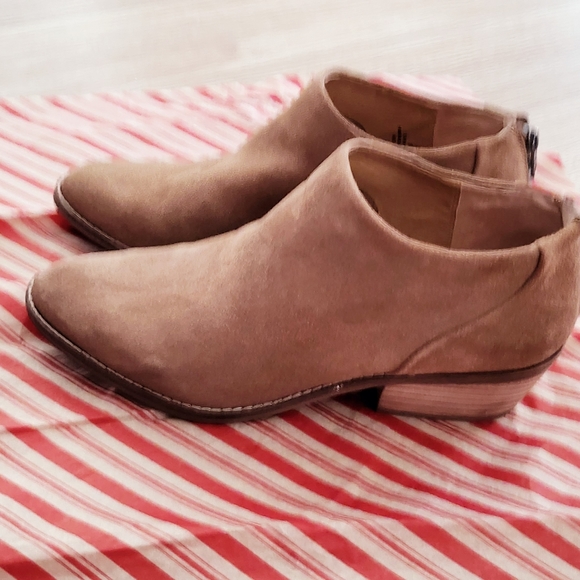 Lucky Brand’s 100% Leather Brown Tan Ankle Bootie - Picture 5 of 8